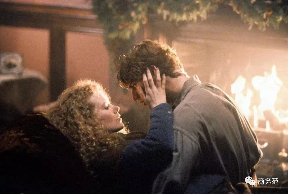 两个人的纯真年代▲《大开眼戒》中,妮可丰胸细腰长腿,身材真是好