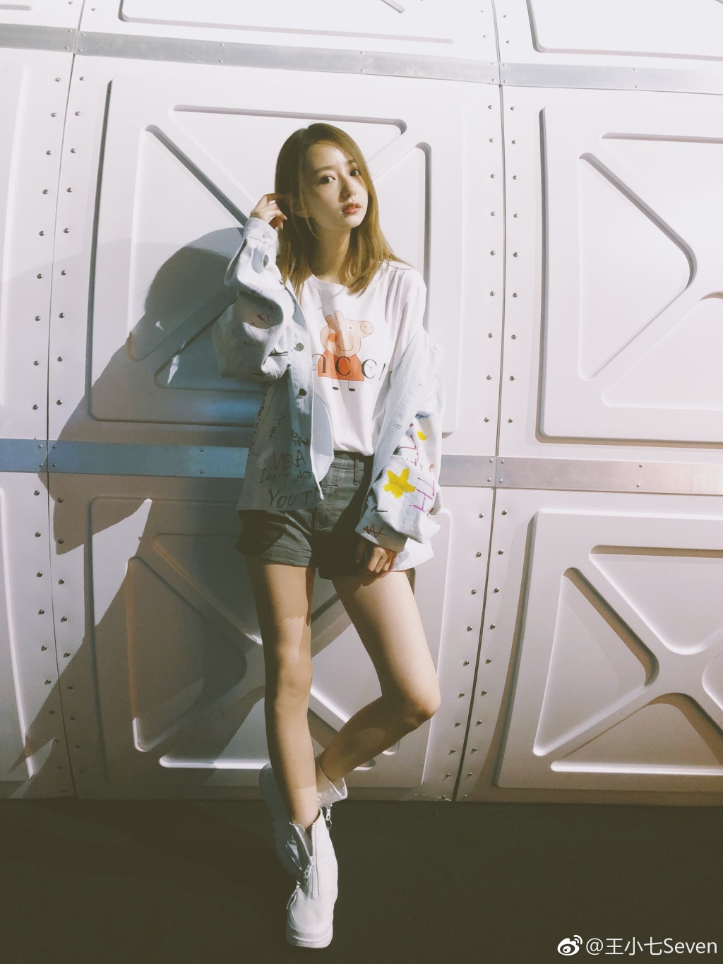 篮球女主播小七晒穿德国队球衣照:猜一个2:0吧