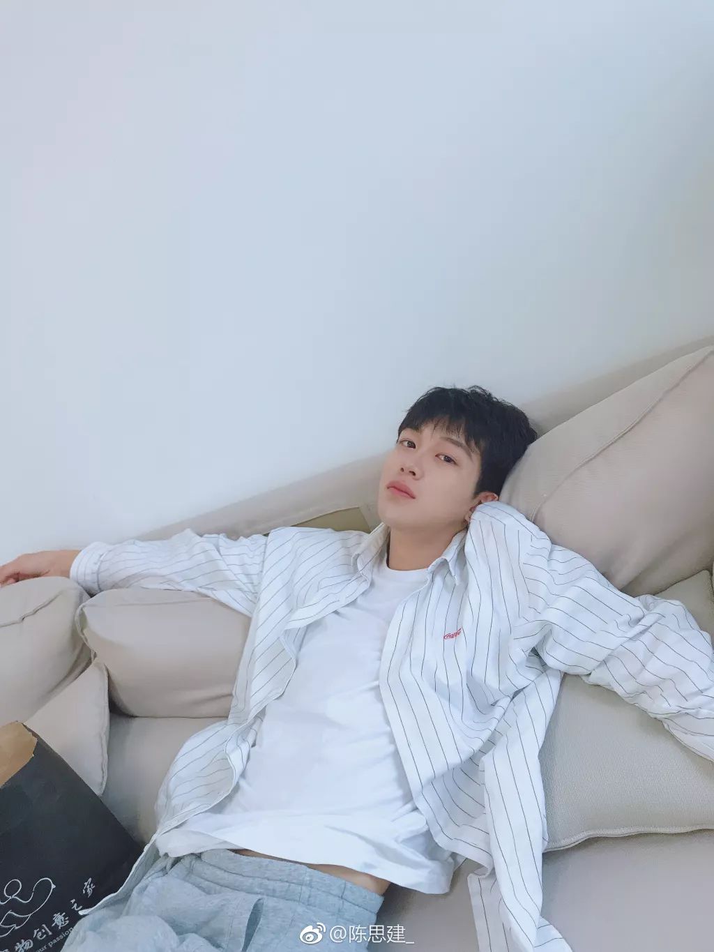 为什么我活了二十几年从没在地铁上遇到这么帅气的小哥哥