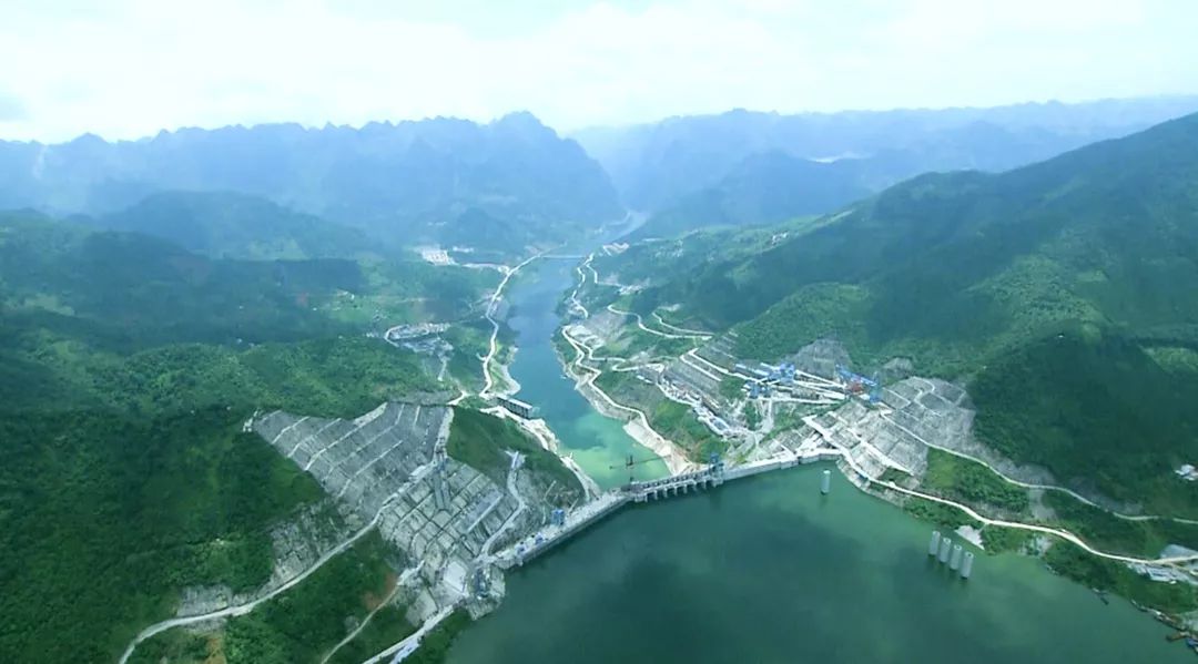 龙滩水电站是国家西部大开发标志性工程,中国第二大水电站.