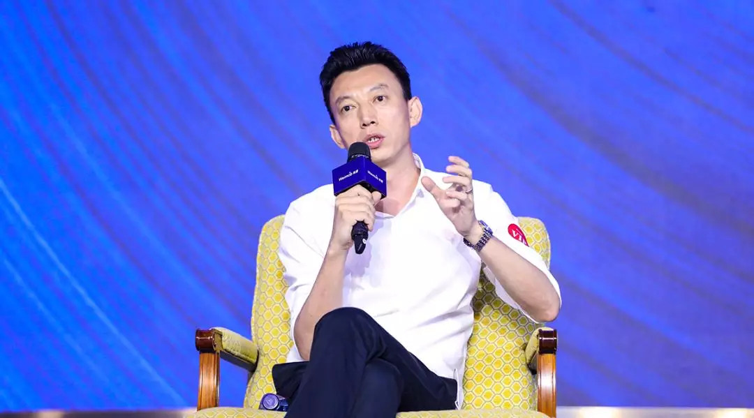 接下来请费总(费小刚)和张总(张利福)聊一下,作为零售企业,我们在做大