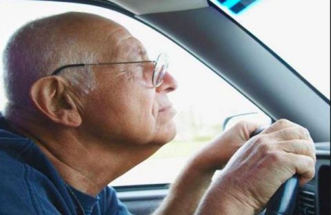 年龄越高开车越自信  日本老人正在成为"马路杀手"