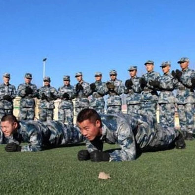 三个月变六个月!中国军营的这个变化背后有点意思_新浪新闻