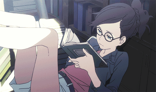 "就是她,俩孩子都有出息……""听说一个上了清华,一个上了北大,啧啧啧