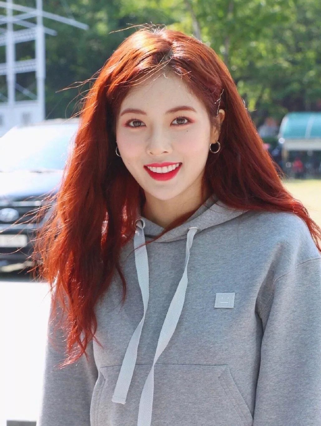 人间花仙子iu蓝发回归你准备好尝试入秋新发色了吗