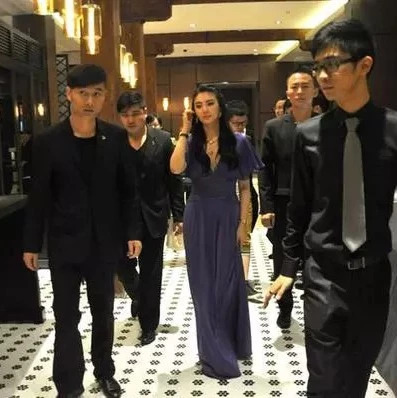 叶凌天和李雨欣的故事 都市小说《不凡保镖》剧情发展