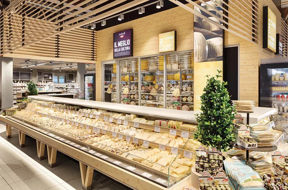 模式已逐渐走向衰亡,并且可以完全被重新定义:在"店中店"大型超市风格