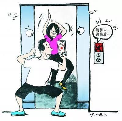 但是电梯内跳舞不仅是不文明行为,更为本人和他人的生命安全埋下了