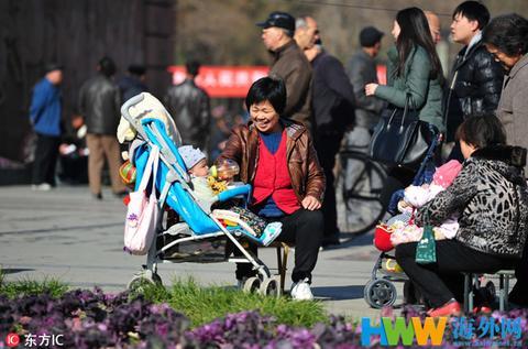 二孩时代,别让带娃困住银发生活|老人|银发|子女_新浪新闻