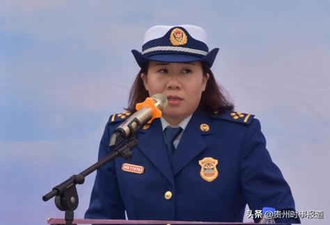 贵阳世纪金源购物中心尤海涛先生主持总结大会,尤总说到贵阳世纪金源