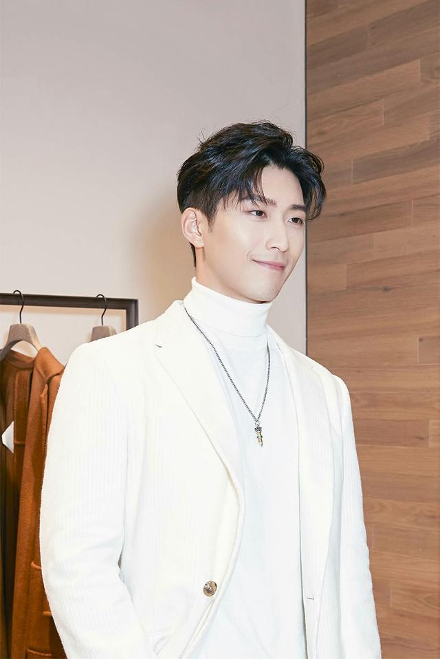 窦骁&古力娜扎新剧即将上映,窦骁演绎百变服装秀,这部剧要舔屏