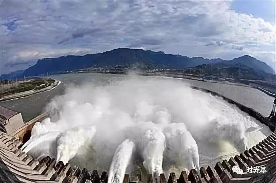 债灾的阴影还在,债券基金买不买