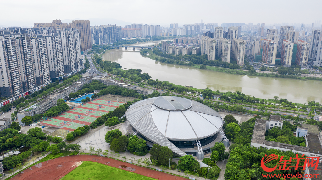 榕江北河两岸及揭阳念慈体育馆 金羊网记者 林桂炎 梁喻 摄榕江北河上