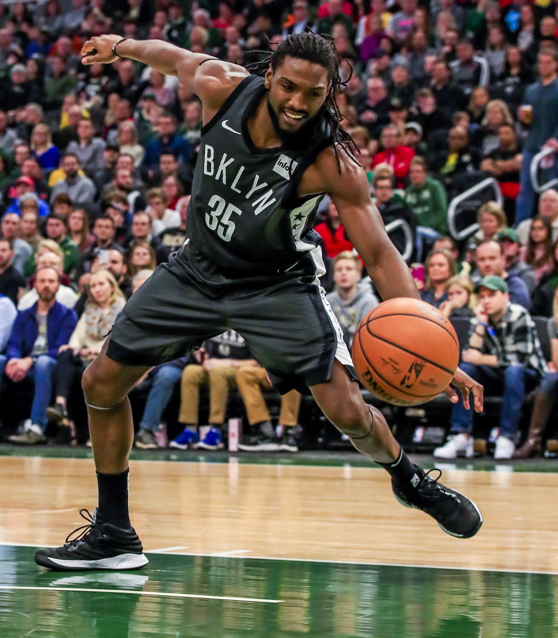 广厦正式签约肯尼斯-法里埃德