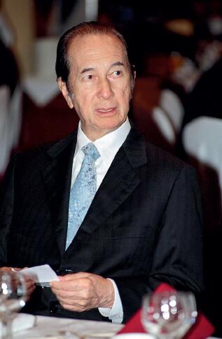 5千亿争夺战剧终赌王何鸿燊退休二房成最大赢家