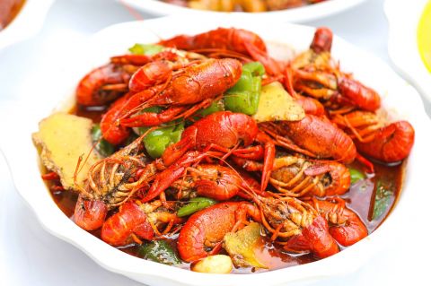十三香龙虾,又称盱眙龙虾,是江苏盱眙经典菜