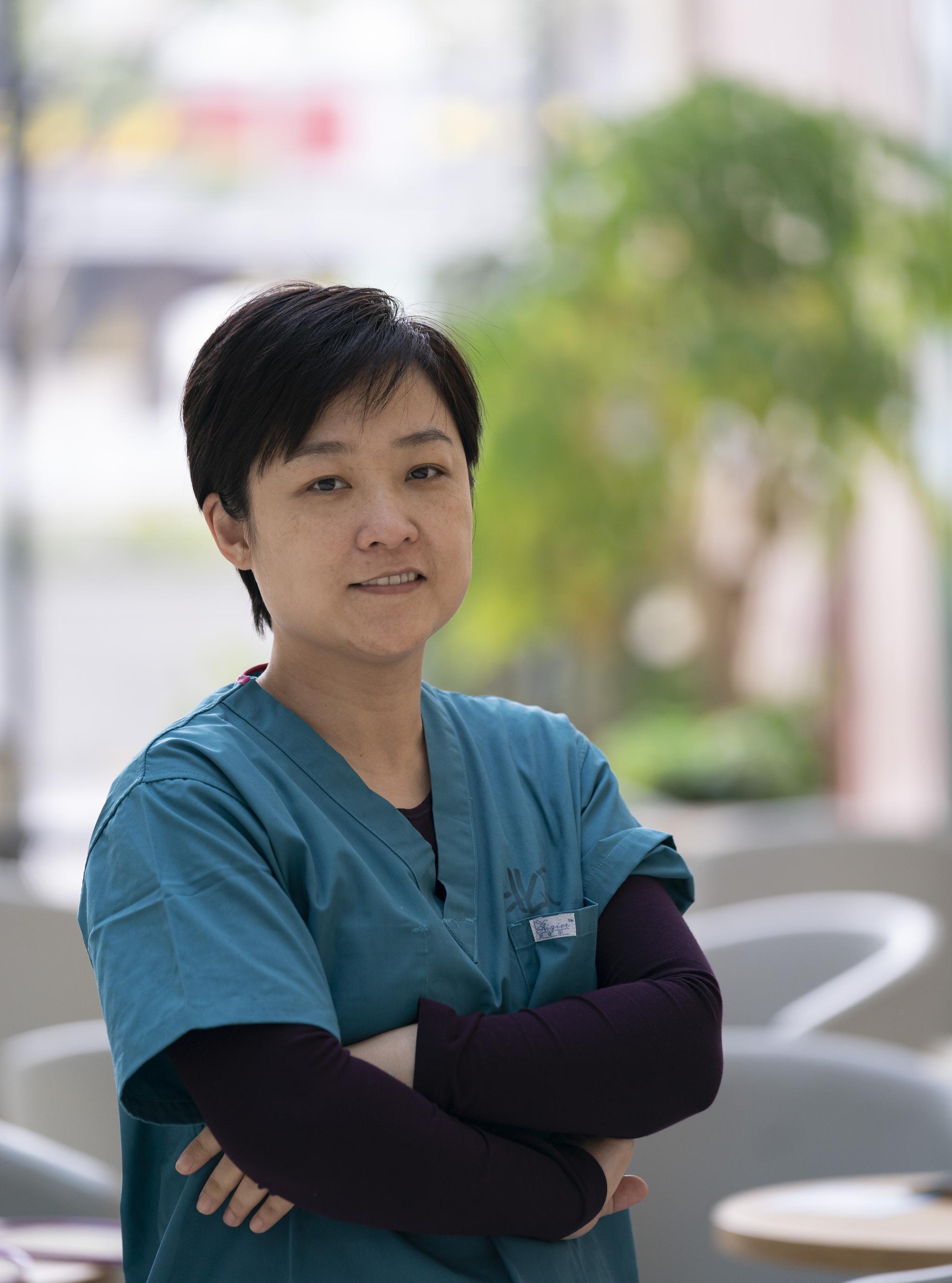 前线女医生李艳咬牙打赢这场仗才能看到好风景