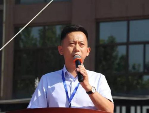 并在仪式前与席有良,王天春先生及集团高层围绕此次出访进行了友好