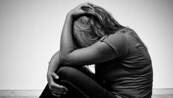 近日,南昌县陈女士最近情绪特别低落,精神恍惚,不愿上班,而且好发脾气