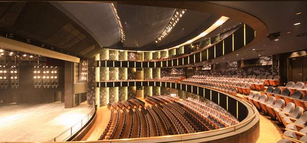 其间,建造了乌镇大剧院,还对景区里的小剧场进行了改造.