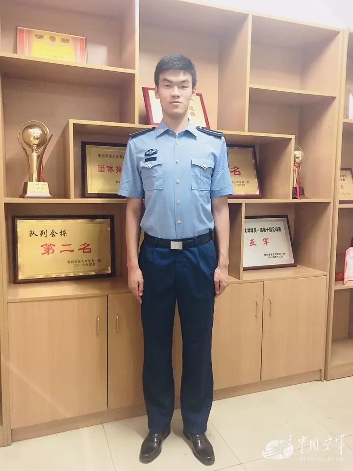 看了这组军校学员的对比照,原来部队才是最好的选择