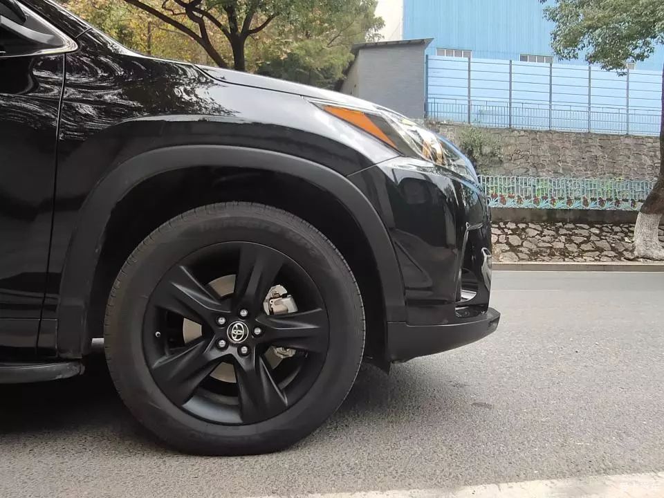 黑色外观配黑色轮毂,全身黑化的丰田汉兰达骑士版你想要吗?