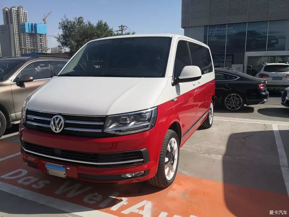 红白双色外观,大众迈特威提车,能越野的mpv你见过吗?