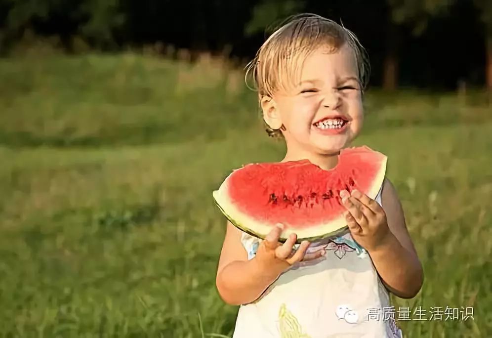 西瓜为什么不能用勺子挖着吃?邵阳人还不知道就危险啦!
