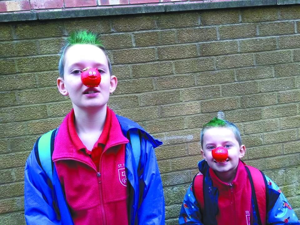 英国"红鼻子日",收获慈善与快乐