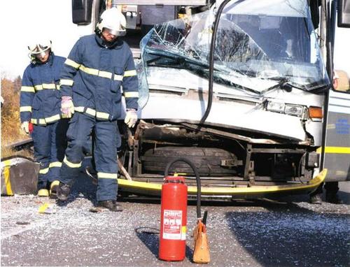 图为车祸现场.(美国《世界日报》/黎保利律师楼提供)