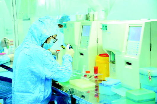 山东省脐血库是经国家卫健委批准设立、验收合格的7家脐血库之一,是山东省正规合法的脐带血保存机构。