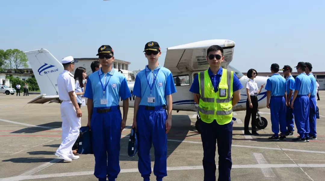 高中生都开飞机了没错他们来自海军青少年航空学校