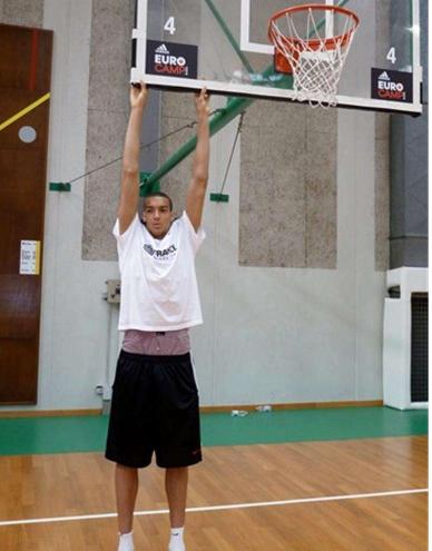 nba现役站立摸高狂人,一人达3米,每一位都能站着抓框!_手机新浪网