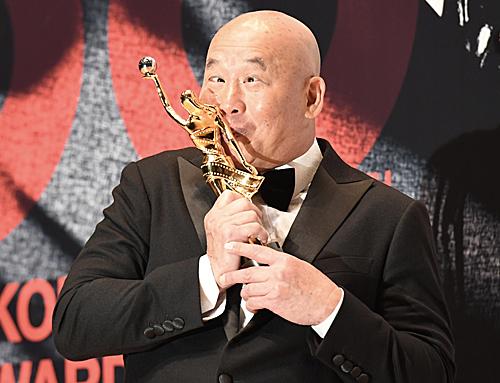 演员刘允夺得专业精神奖 (新华社)菲籍演员孔松希(crisel consunji)凭