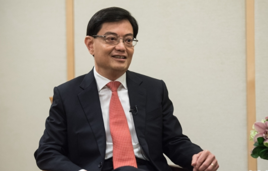 ▲2018年5月，新加坡财政部部长王瑞杰接受新华网专访。  图/新华社