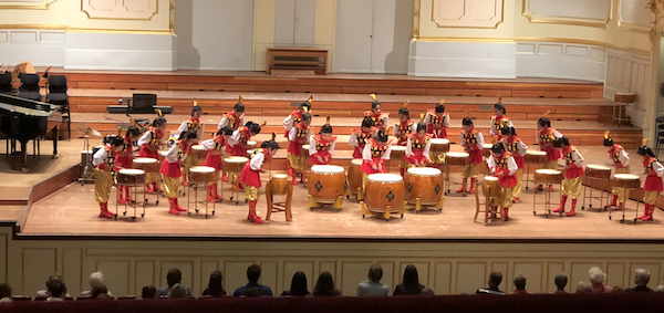 第六届汉堡国际青少年音乐节,由进才实验小学民鼓队的《秦王点兵》