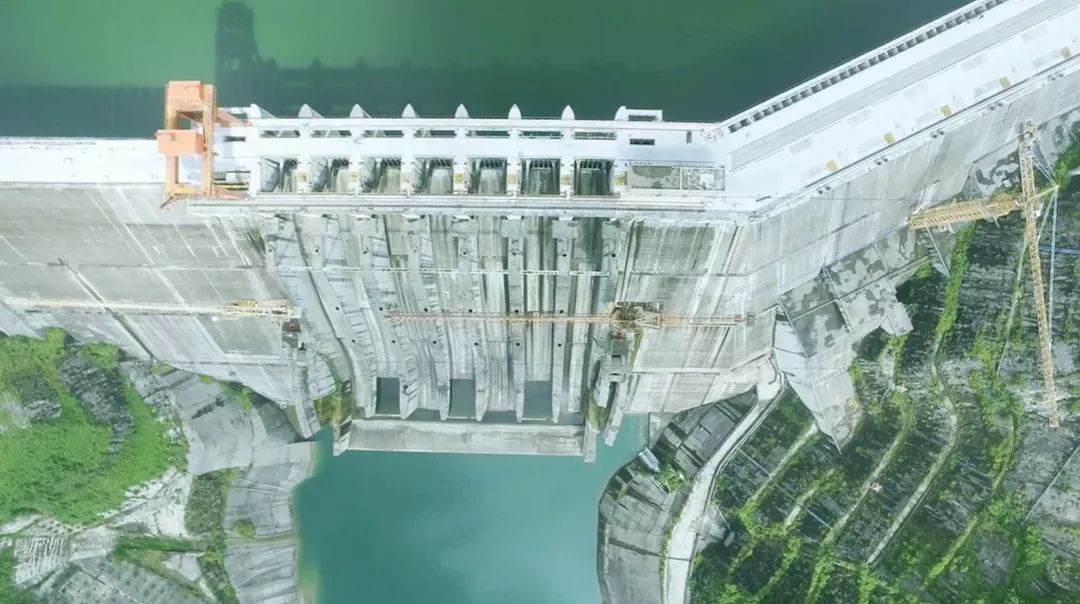 龙滩水电站是国家西部大开发标志性工程,中国第二大水电站.