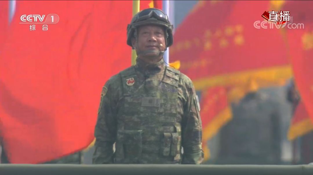 3上将领衔 五大战区主官护卫战旗(图) 刘粤军上将