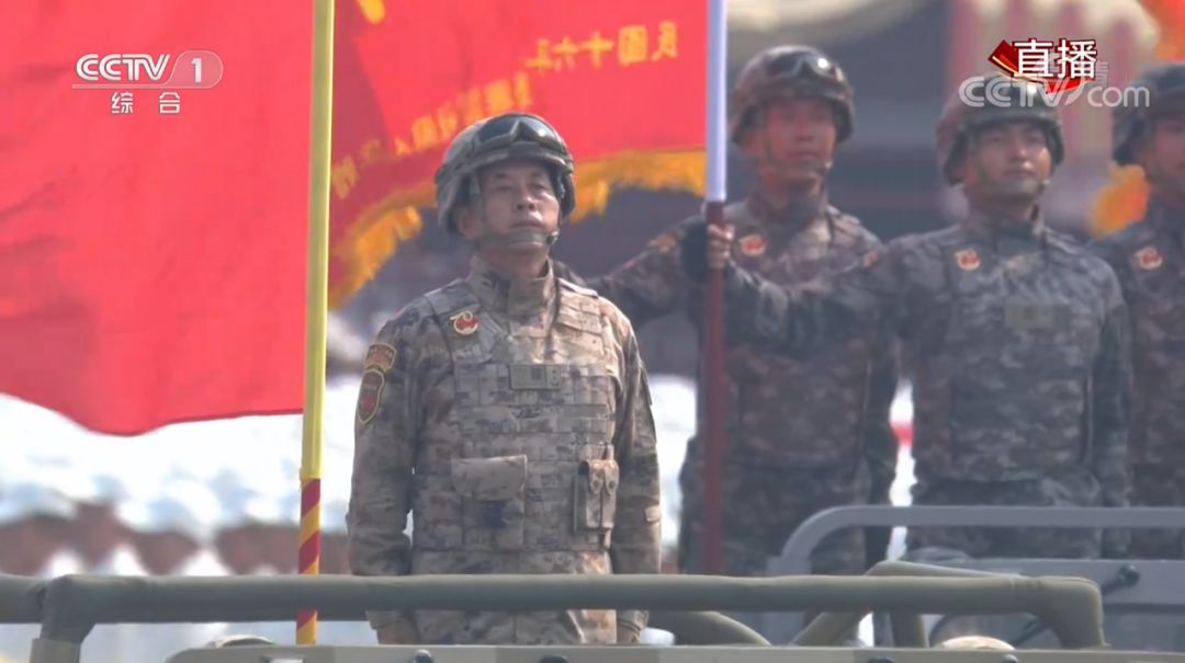 3上将领衔 五大战区主官护卫战旗(图) 李桥铭中将