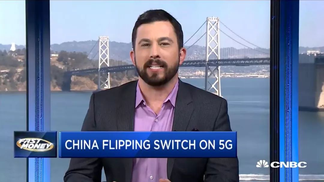  ▲科技记者乔希·利普顿谈中国5G套餐（视频截图）