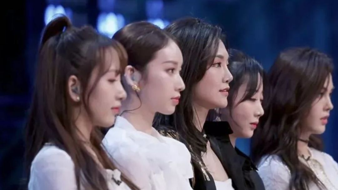 是为数不多的女团总体实力很高的一个团体中的一员,她们来自觉醒东方.