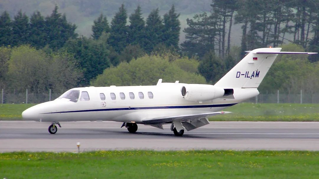 一个严肃的问题:开飞机到底需不需要钥匙?