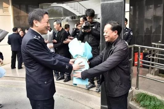 年轻妈妈和3个月大女婴家中被害,上海警方28年追踪擒凶|宁国|嫌疑人