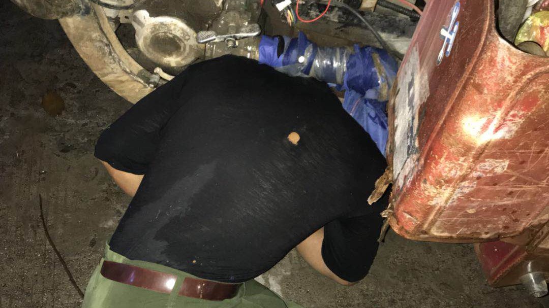 广东一男子雨夜骑车 惨被自己的雨衣勒死