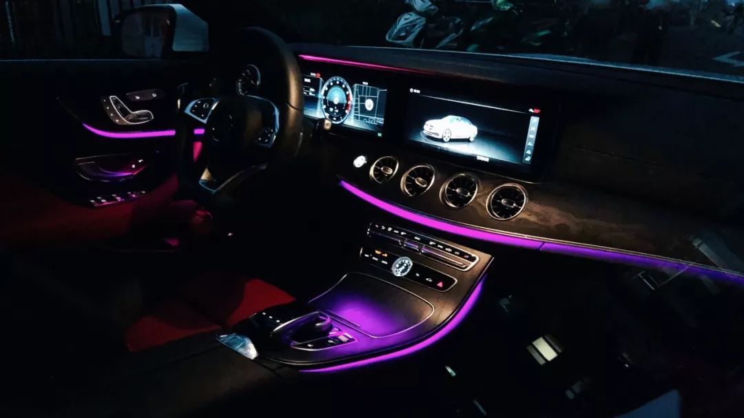 有钱还得买奔驰,开出去实在太拉风,这内饰太炫酷!