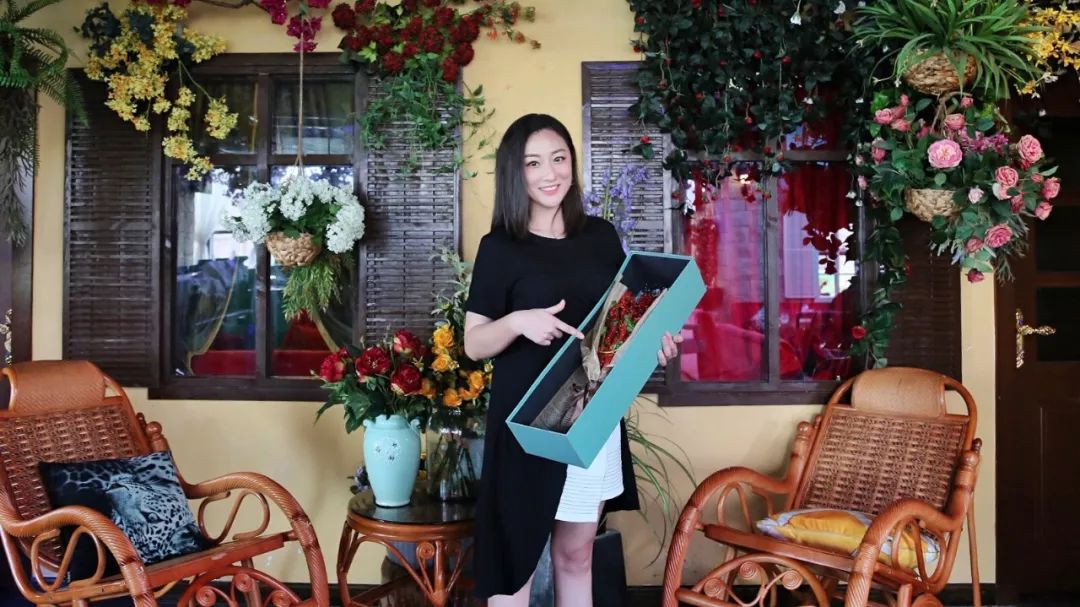 莉香和梦乔送出的小龙虾花束,竟然那么"甜"!