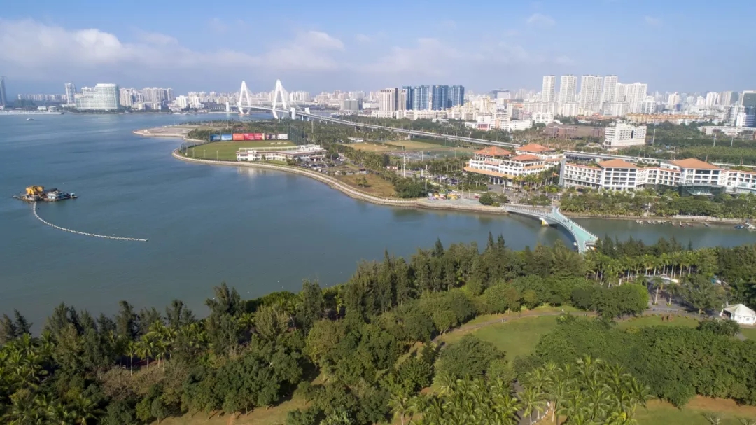 7公里,管辖海域面积830平方公里,海湾包括海口湾,澄迈湾(海口段),铺前