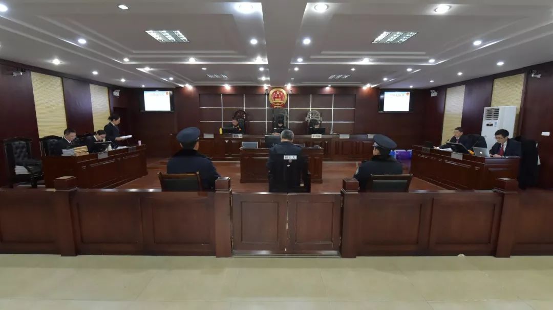 涉嫌受贿罪滥用职权罪贵州独山县原县委书记潘志立出庭受审