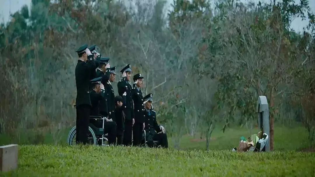 吸毒明星痛哭求复出,缉毒警察默默赴死:有一种错,不配得到原谅