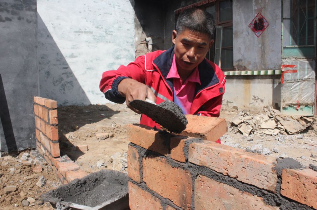 和泥垒墙盖起新房,未来日子有了盼头!